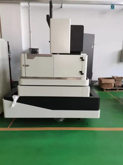 Lavorazione ad elettroerosione CNC Bqy400 per la realizzazione di stampi ad iniezione di metalli